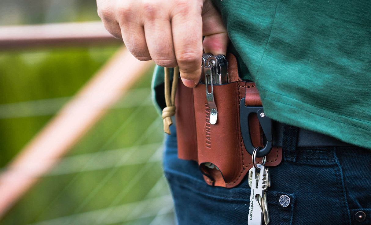 Translation missing: nl.Ainsworth EDC Sheath on a belt