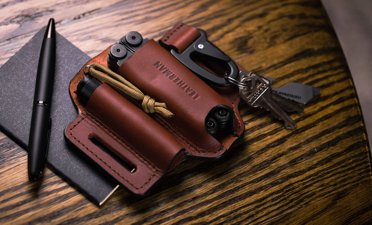 Translation missing: nl.Ainsworth EDC sheath on a table