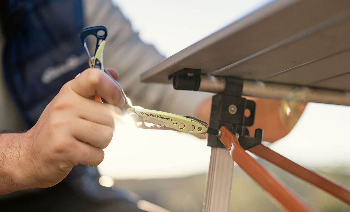 Translation missing: nl.Skeletool CX phillips bit screwing together camping table