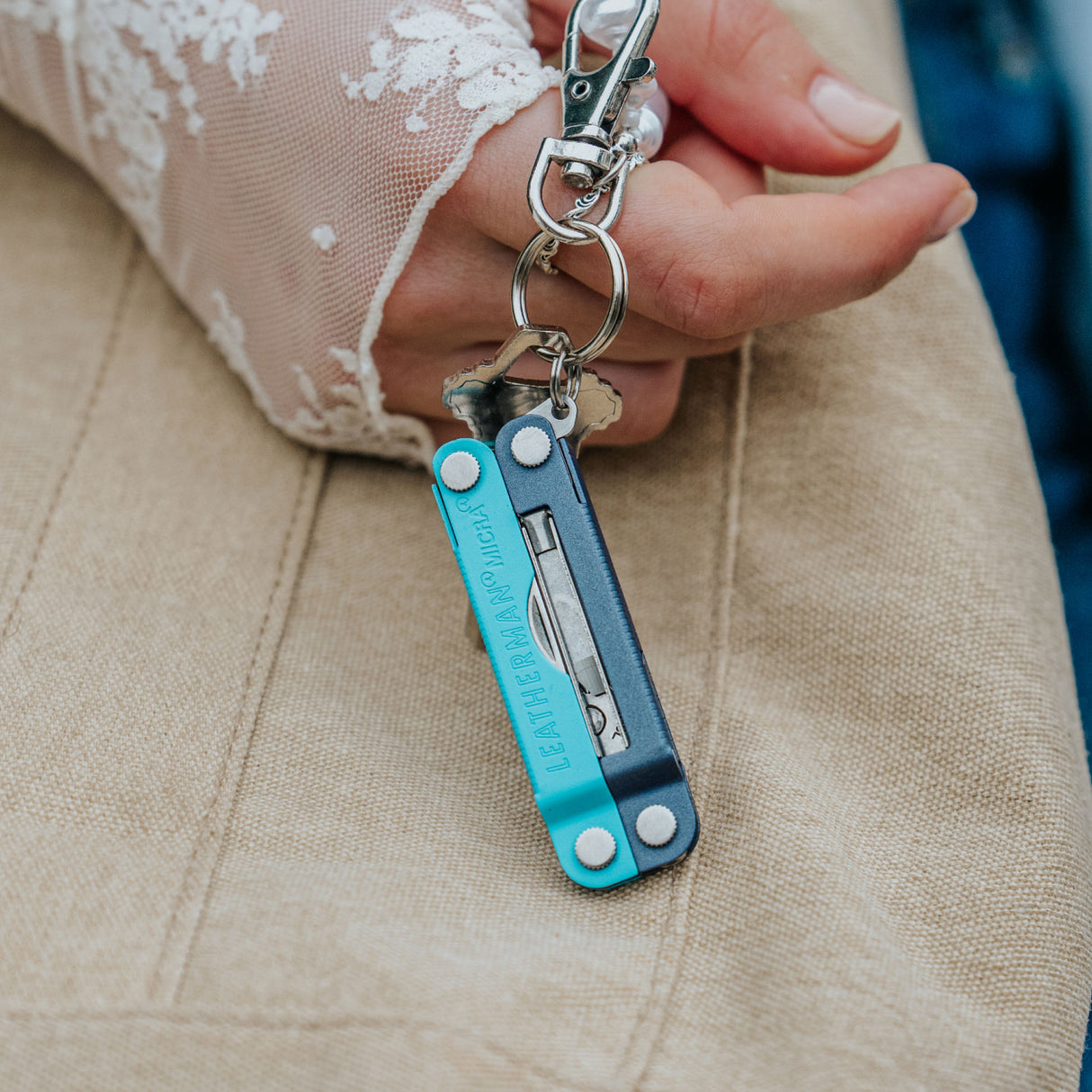 Translation missing: fr.Leatherman Micra® in Lavender Mist color attached to a key ring showcasing its compact design