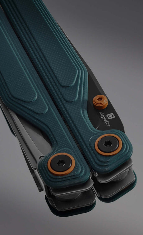 Translation missing: de.Leatherman Wave Alpha with orange and blue handle resting on a neutral background