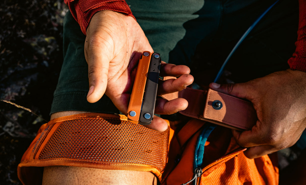 Person holding a closed Burnt Sienna bond in one hand and an open Sienna sheath in the other hand.
