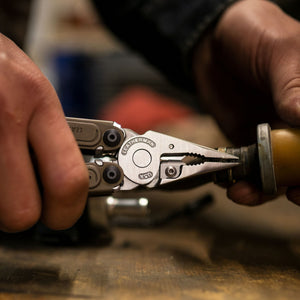 Translation missing: de.ARC Talos using pliers to adjust woodworking chisel