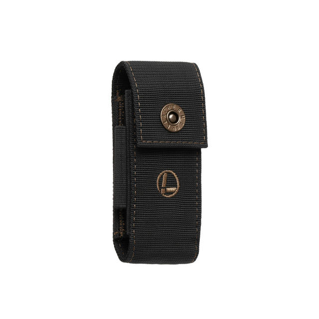 Translation missing: fr.Leatherman black and bronze nylon sheath with pockets showcasing the secure snap closure and Leatherman logo