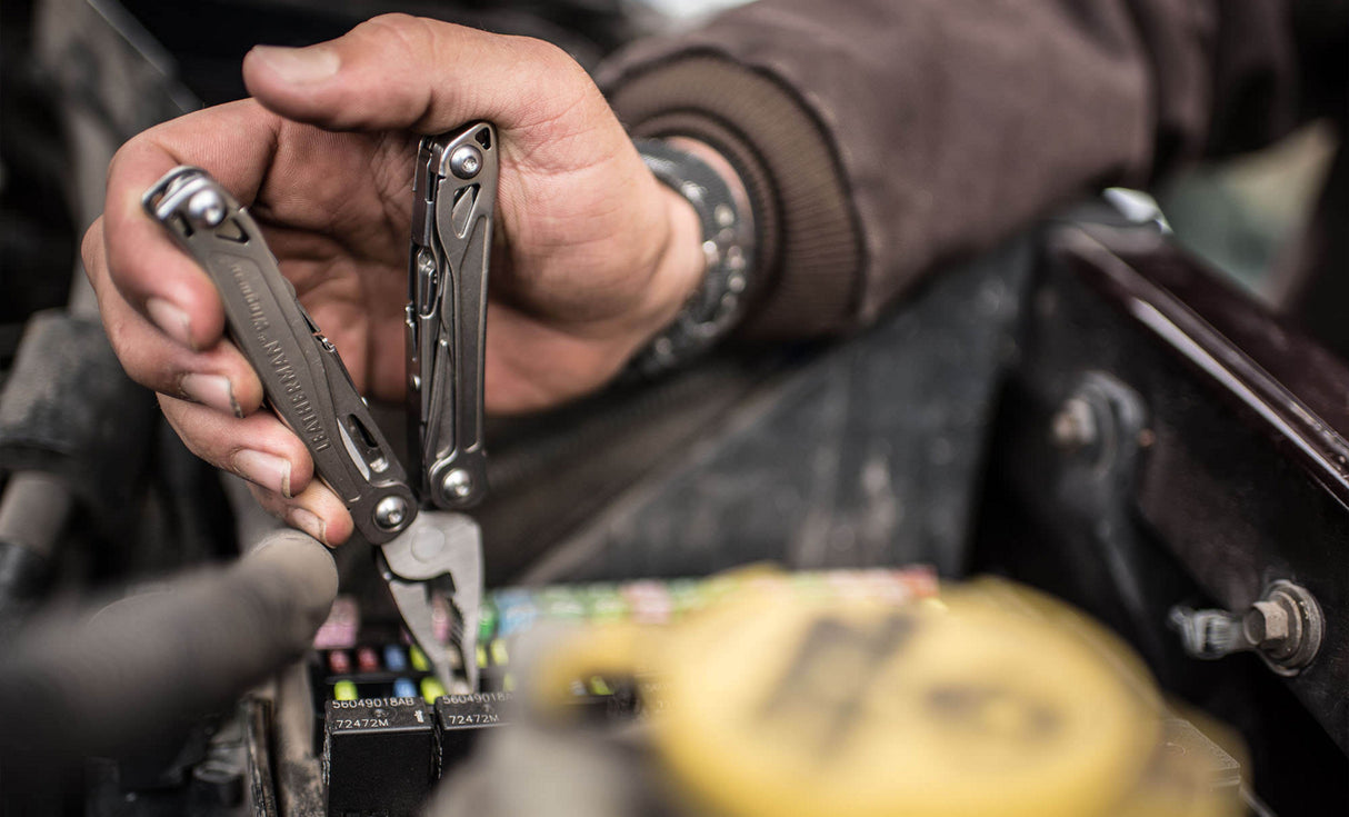 Using the wingman pliers