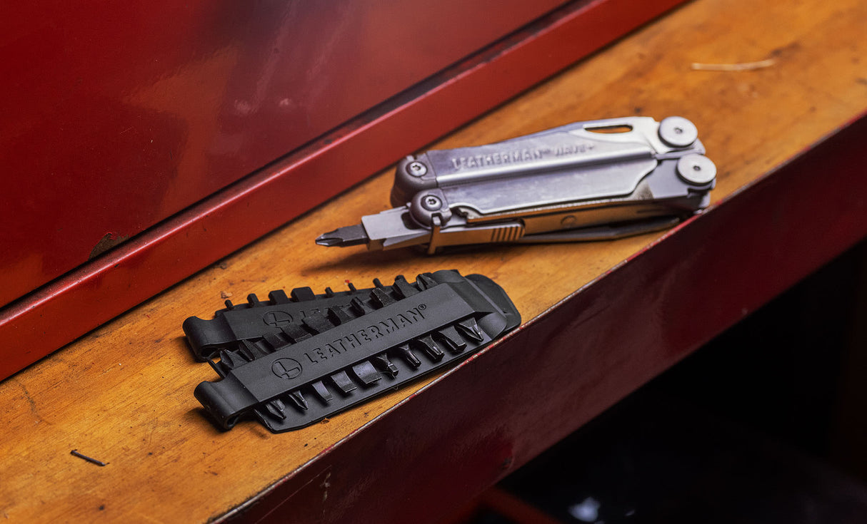 Translation missing: fr.Leatherman Bit Kit Set with a Leatherman Wave