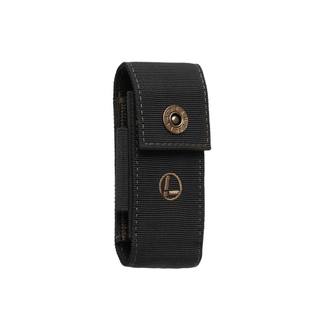 Translation missing: nl.Leatherman black and bronze nylon sheath with pockets showcasing the secure snap closure and Leatherman logo