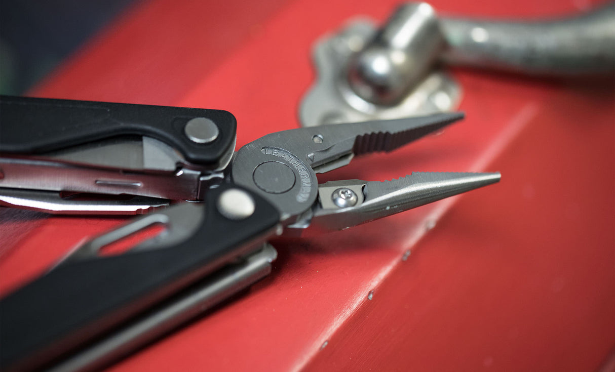 Translation missing: en.Closeup of Charge Plus replaceable wire cutters