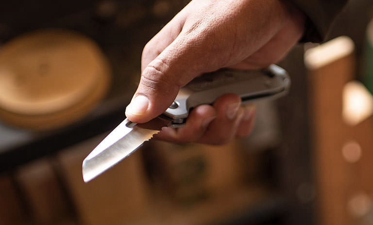 Translation missing: en.Leatherman FREE K4X, silver, one handed knife blade opening