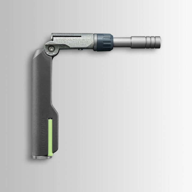 Translation missing: es.Batch #009: Adapter shown in side profile with angled body and green accent on lower handle