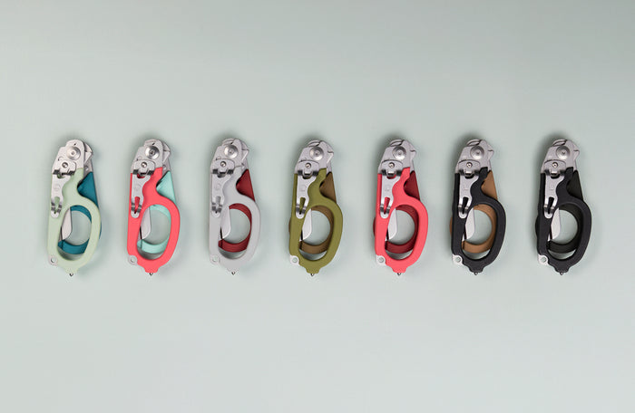 Translation missing: pl.Leatherman Raptor® Rescue multi-tools displayed in various colors on a light background