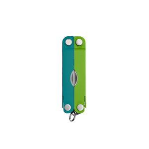 Translation missing: de.Teal Twist Leatherman Micra® multi-tool closed, showcasing its compact design and keychain attachment