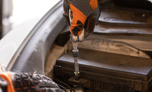 Translation missing: de.Wave+ with ratchet driver being used on a truck