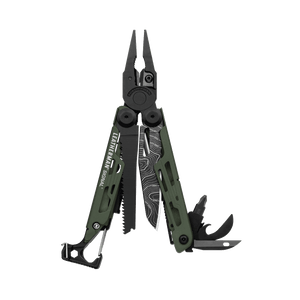Translation missing: de.Green Leatherman Signal® multi-tool showcasing pliers, blades, and other essential features for outdoor adventures