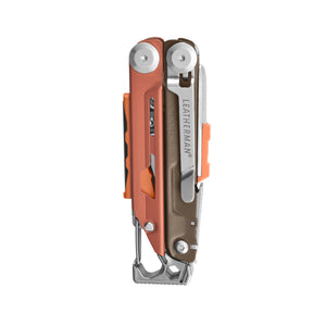 Translation missing: es.Messa Verde Leatherman Signal® multi-tool closed, featuring pocket clip, hammer, and various functions for outdoor and emergency use