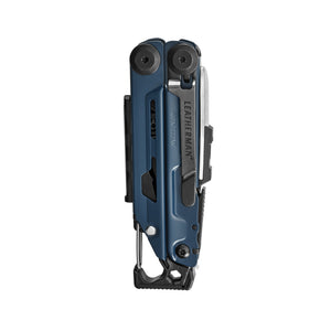 Translation missing: de.Nocturnal Leatherman Signal® multi-tool closed, featuring pocket clip, hammer, and various functions for outdoor and emergency use